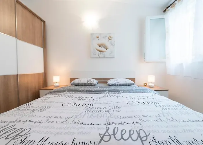 Private 2 Bedroom Loft House W/ Terrace&Private Parking